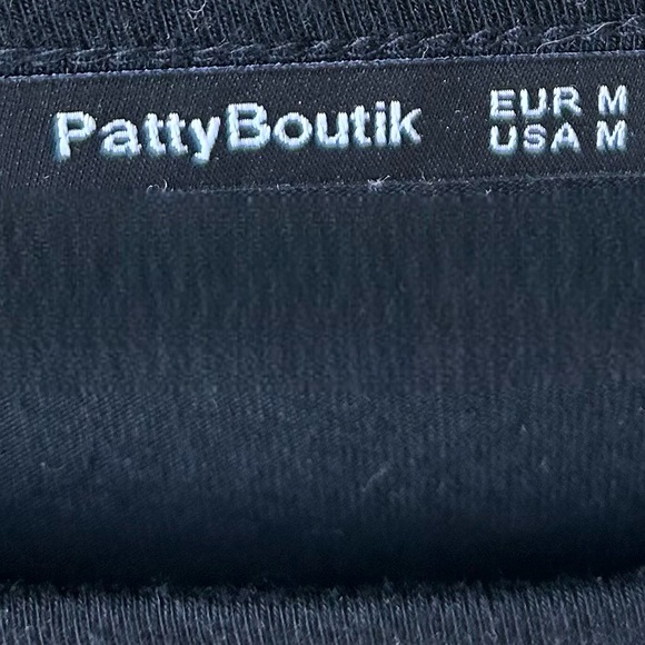 PattyBoutik Black Crewneck Keyhole Shirt Size Medium - Picture 8 of 9